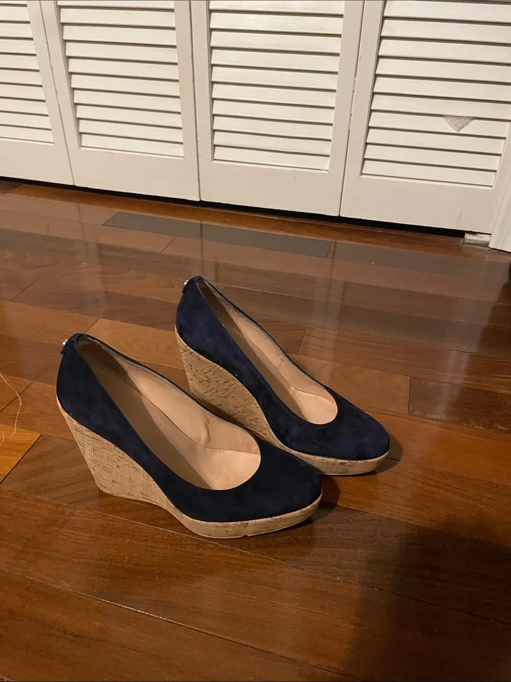 Stuart Weitzman Corkswoon navy suede wedge, size 9.5 - Picture 4 of 12